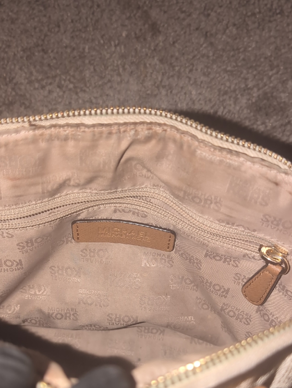 Michael Kors Hand / Crossbody Purse - Picture 13 of 14